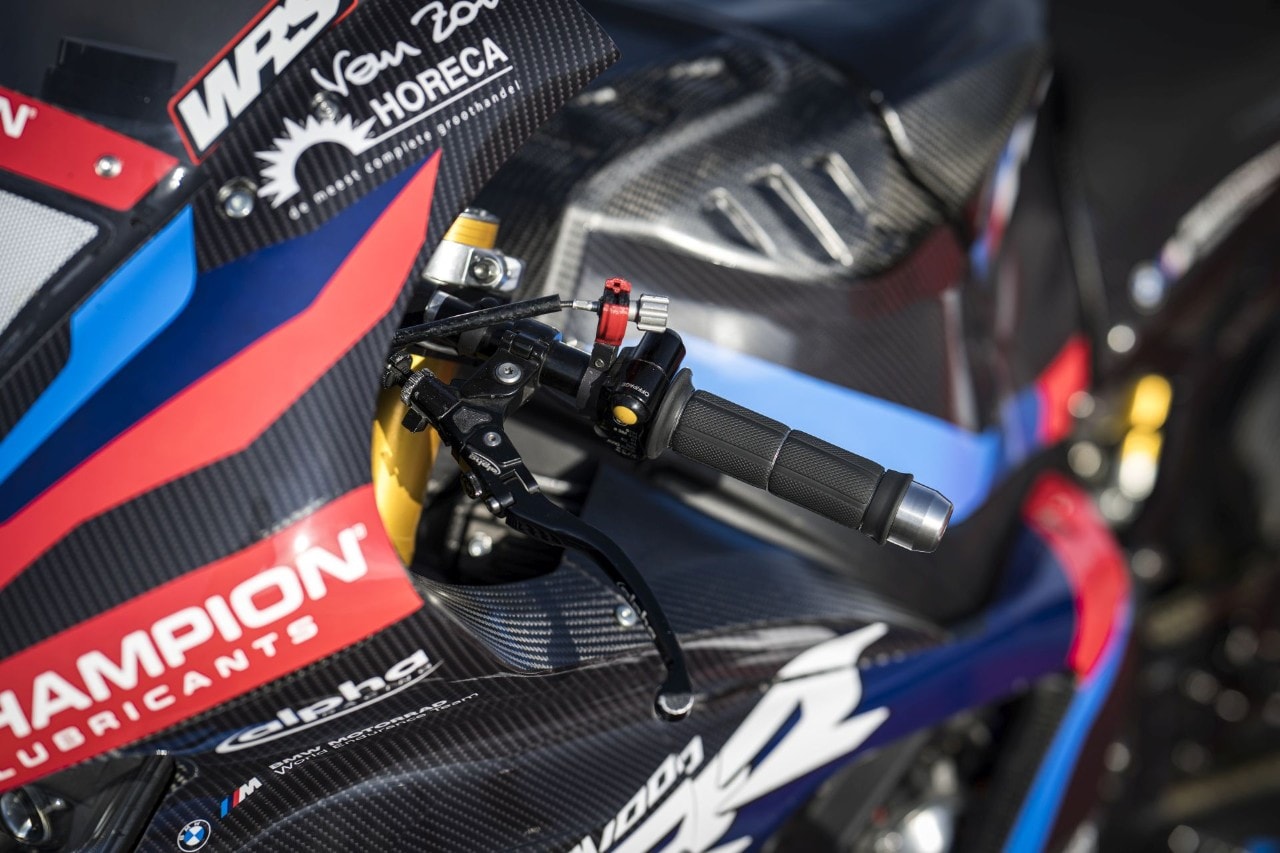 DueruoteTG #238 - Abbiamo guidato in pista la BMW che corre in SBK! 